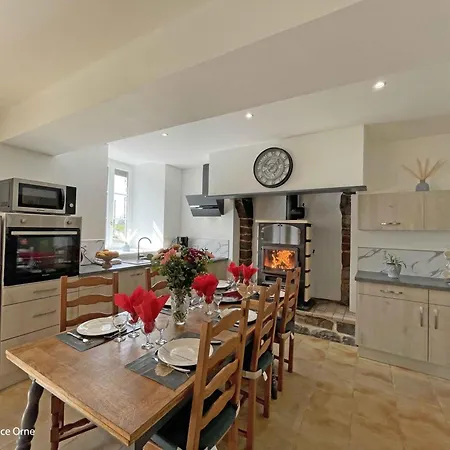 Maison Restauree Avec Charme A Domfront, Animaux Admis, Wifi, Pres Des Pistes Cyclables - Fr-1-497-201