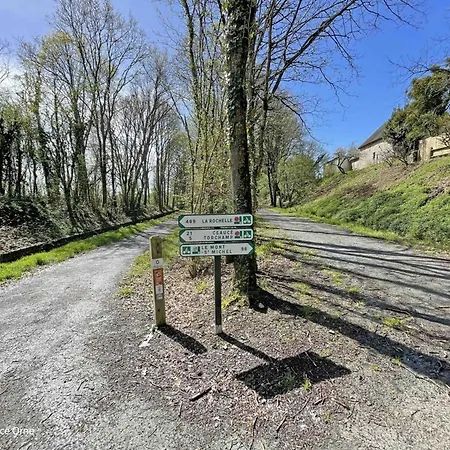 Charmante Maison Près De Domfront Avec Jardin Et Animaux Admis - Fr-1-497-201 * Saint-Gilles-des-Marais